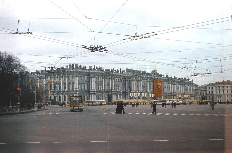 А так в 1979 году выглядела Дворцовая площадь.