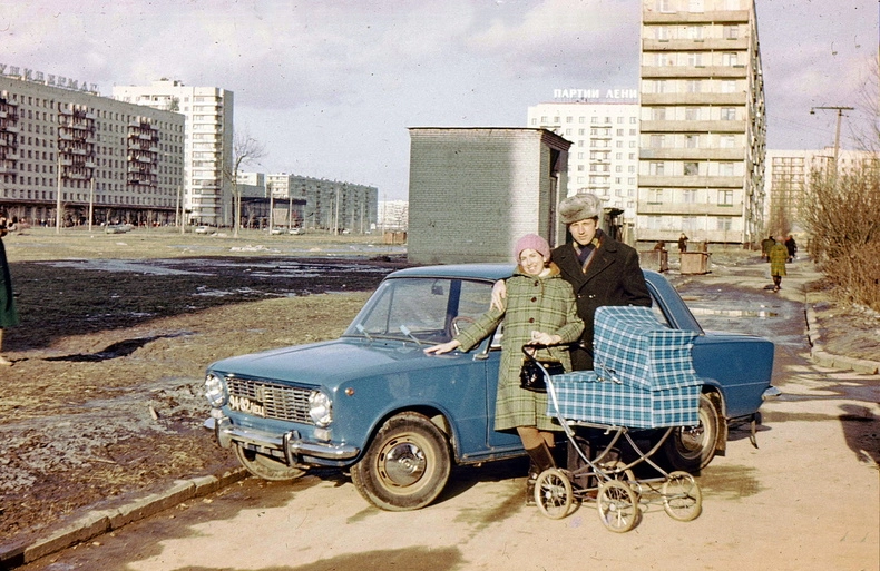 Ленинград Проспект Славы напротив универмага "Купчинский" 1979 год.